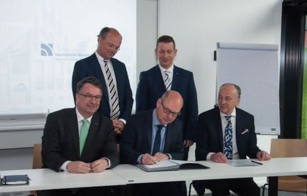 Prof. Dr. Uwe Clausen, Dr. Thomas Grünewald, Rolf A. Königs. Standing: Prof. Dr. Hans-Hennig von Grünberg and Prof. Dr. Markus Muschkiet.