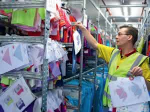 Workstations: Self-determined work in order picking processes Photo: Deutsche Post DHL
