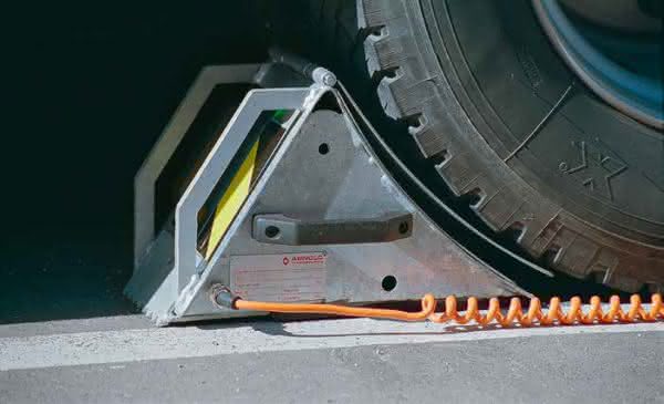 Der kabelgebundene Arnold Elektrokeil