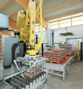 Packaging technology: Secure packaging with the right machine from Beumer Articulated arm robot Beumer robotpac