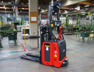 High lift trucks from the Linde robotics range