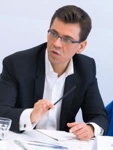 Bin & pallet pooling: Material Flow Round Table: Quo Vadis Loading Equipment? Jesse Sels, Contraload