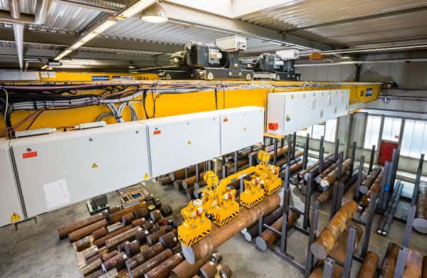 Cranes & Components: New magnetic crane, new possibilities Crane control
