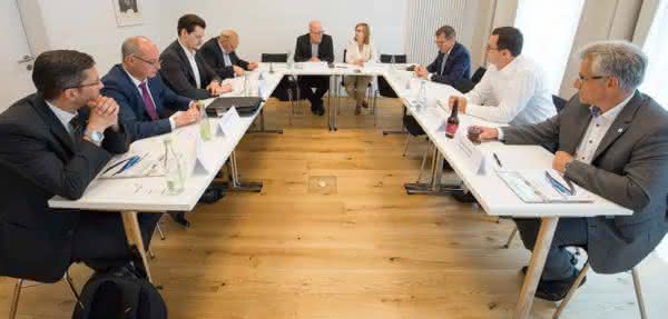 Round Table