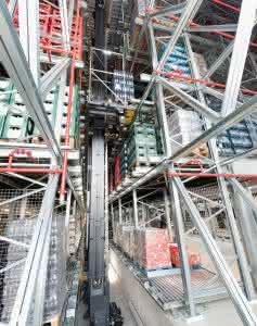 Inhaltsverzeichnisse materialfluss PRINT: Materialfluss – Ausgabe 03/2017 Fotos: SSI Schäfer
