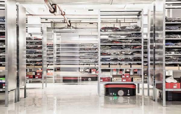Logistik-Dienstleister: Regale zum Menschen BLG Logistics Group AG & Co. KG