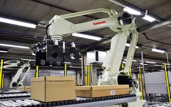 Fördertechnik & Komponenten: Fleißige Helfer beim Palettieren Kawasaki Robotics GmbH