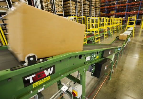 Regalbediengeräte / Shuttle: TGW liefert AKL und Shuttlelager für Modehändler in Tennessee AKL und Shuttlelager