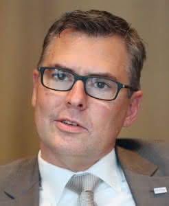 Lager- & Kommissioniertechnik: Materialfluss Round Table: Wir sind Systemjongleure Matthias Schadler