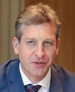 Lager- & Kommissioniertechnik: Materialfluss Round Table: Wir sind Systemjongleure Stefan Porcher