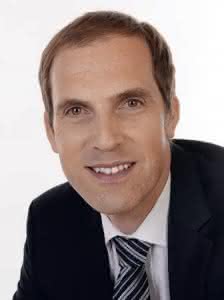 Stapler & Komponenten: Der Trend geht zum „Customizing“ Frank Ulbricht, NACCO Materials Handling Limited
