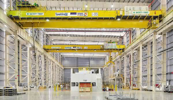 Krane & Komponenten: Tonnenschwere Lasten präzise transportiert und exakt positioniert Prozesskrane mit Komponenten von Stahl CraneSystems