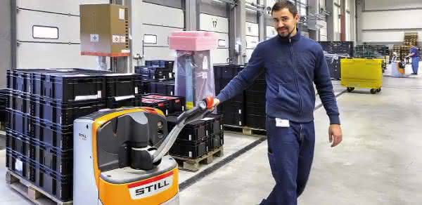 Stapler & Komponenten: Still macht's flexibel und mitfühlend Still-Gehniederhubwagen