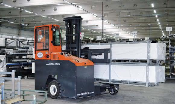 Stapler & Komponenten: Vier-Wege-Stapler von CombiLift mit präzisem und starkem Zugriff C4000E