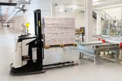 Lager- und Regalsysteme: SSI Schäfer liefert Intralogistik für Molkereiprodukte Fahrerlose Transportsysteme