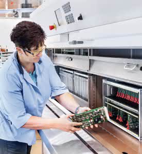 Lager- und Regalsysteme: Hänels High Tech im Oberpfälzer Wald Umlauflagersystem