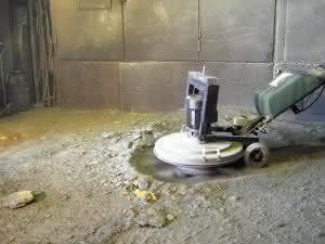 Beleuchtung/Bodenreinigung/Brandschutz: Reibungsloser Materialfluss