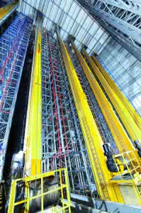 Regalbediengeräte / Shuttle: Regalbediengeräte exakt zugeschnitten Regalbediengeräte / Shuttle: Regalbediengeräte exakt zugeschnitten