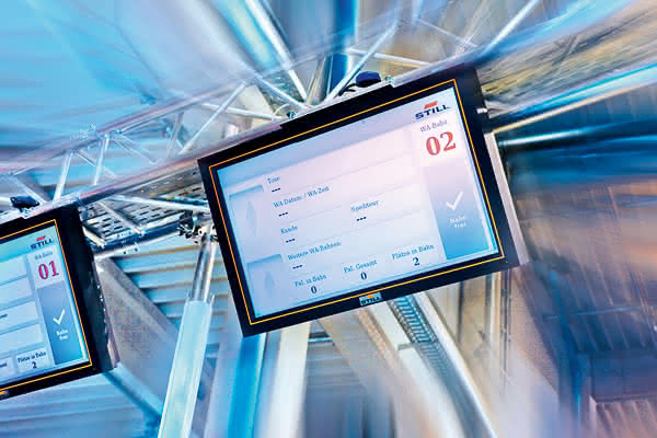 Flurförderzeuge: Automatisch aus einer Hand lagern und kommissionieren