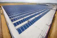 Lager- und Regalsysteme: Auf Wunsch auch mit Flachdach Solaranlage Goldbeck