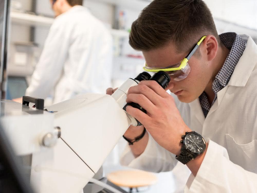 Echtzeitbeobachtung im elektrochemischen Experiment: Wie reagieren Silber-Nanopartikel in natürlicher Umgebung?