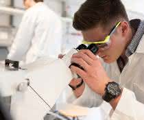 Echtzeitbeobachtung im elektrochemischen Experiment: Wie reagieren Silber-Nanopartikel in natürlicher Umgebung?