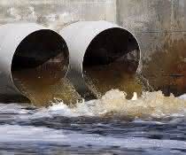 (Bild: Fotolia/Reddogs) Abwasserrohre