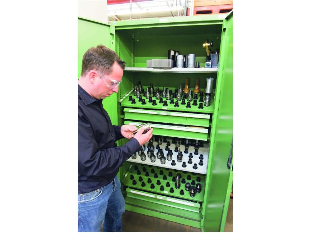 Central tool store