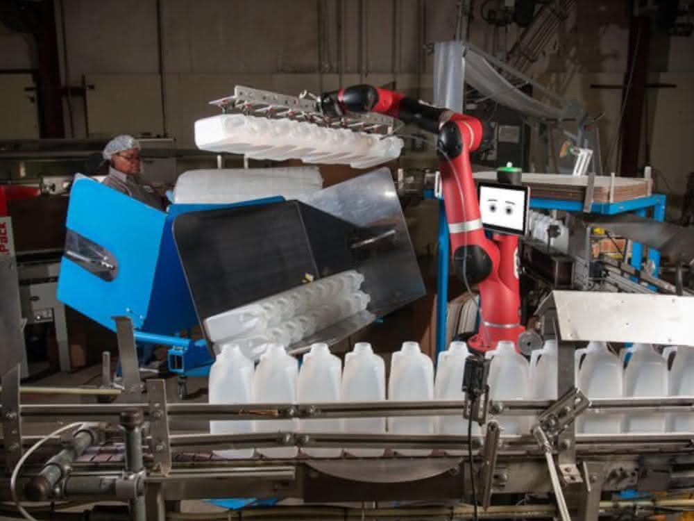 The collaborative robot Sawyer supports the employees at Cox in packing the bottles.