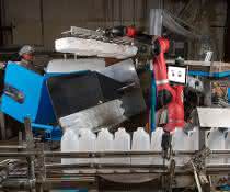 The collaborative robot Sawyer supports the employees at Cox in packing the bottles.
