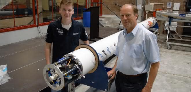 DARE team member Casper van Lierop (left) and Faulhaber expert Arjan Bos