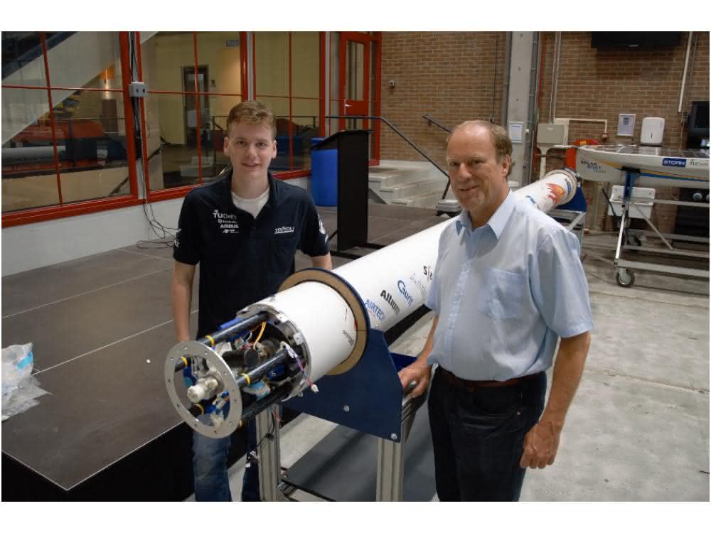 DARE team member Casper van Lierop (left) and Faulhaber expert Arjan Bos