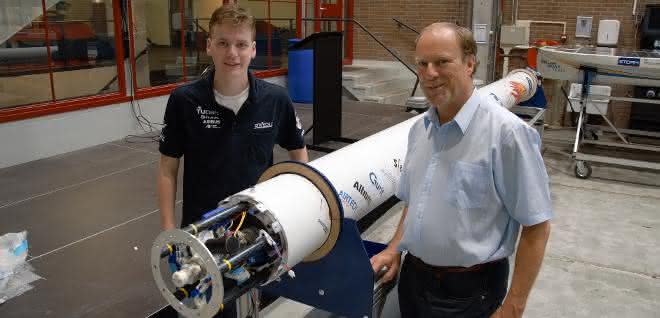 DARE team member Casper van Lierop (left) and Faulhaber expert Arjan Bos