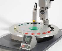 Das BarOtation vereint die Funktion der verfügbaren Hilfsvorrichtungen für Laborprüfungen, wie beispielsweise die Zentriereinrichtung Barofix, mit der Anforderung eines automatischen Systems. Das BarOtation vereint die Funktion der verfügbaren Hilfsvorrichtungen für Laborprüfungen, wie beispielsweise die Zentriereinrichtung Barofix, mit der Anforderung eines automatischen Systems.