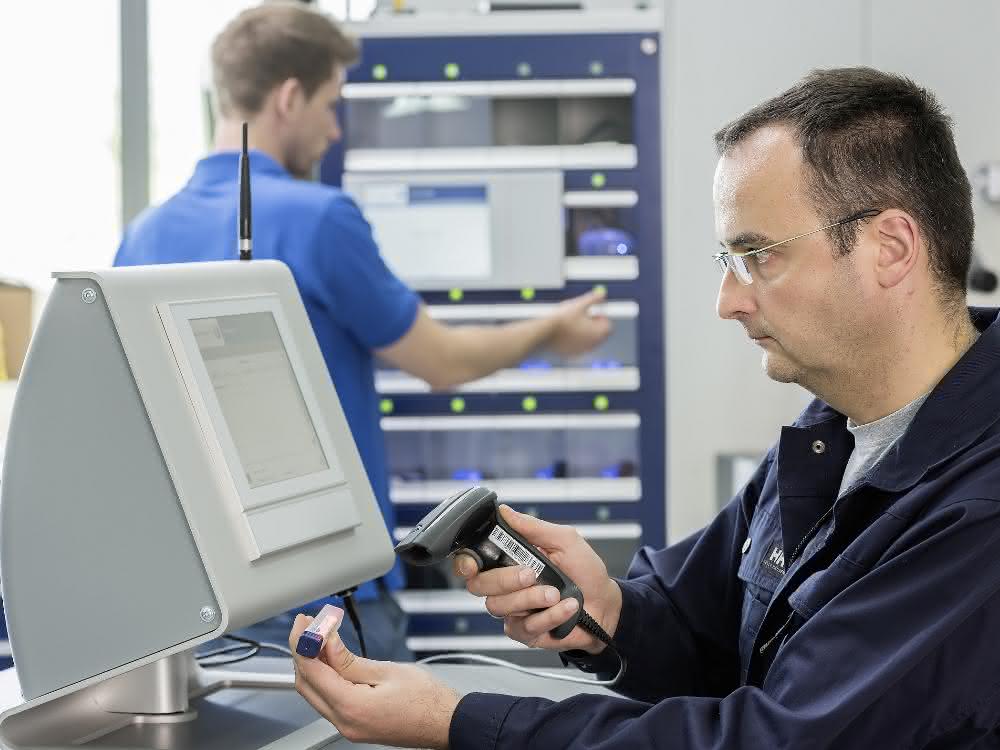 The HK-MAT manages stored tools and measuring equipment around the clock HK-MAT