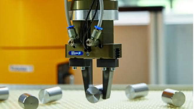Loading and unloading machine tools