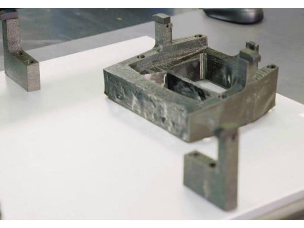Mounting device