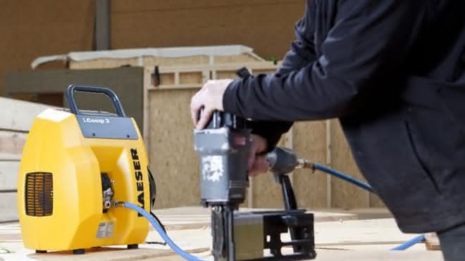 Portable piston compressor
