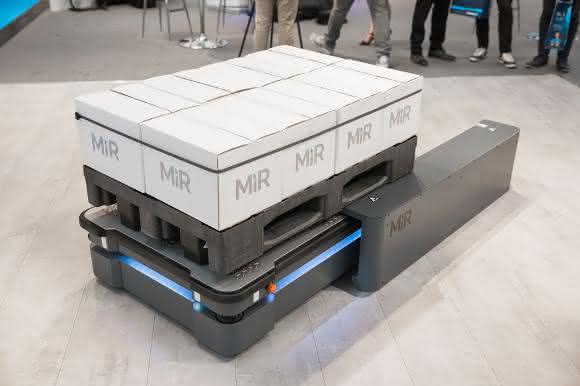 MiR500 ermöglicht den automatisierten Transport von Paletten