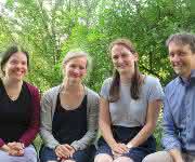 Prof. Dr. Christine Stadelmann-Nessler, Dr. Franziska van der Meer, Mareike Töpperwien, Prof. Dr. Tim Salditt (von links; Bild: Universität Göttingen)