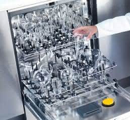 Das neue Injektorsystem EasyLoad von Miele für die schnelle, leichte und sichere Aufbereitung von Laborglas. (Bild: Miele) Das neue Injektorsystem EasyLoad von Miele für die schnelle, leichte und sichere Aufbereitung von Laborglas. (Bild: Miele)