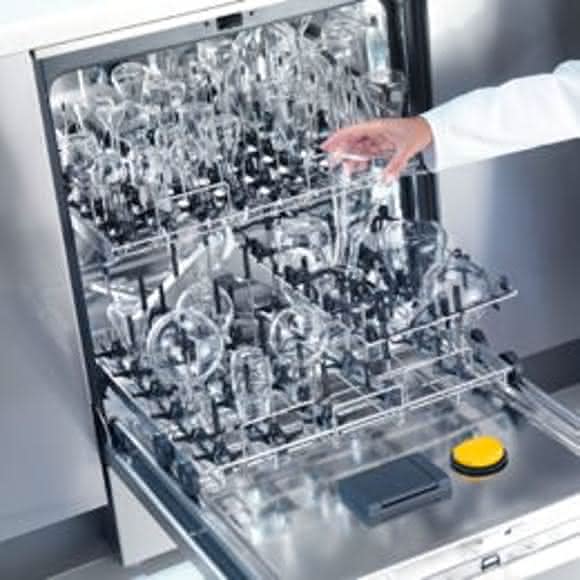 Das neue Injektorsystem EasyLoad von Miele für die schnelle, leichte und sichere Aufbereitung von Laborglas. (Bild: Miele) Das neue Injektorsystem EasyLoad von Miele für die schnelle, leichte und sichere Aufbereitung von Laborglas. (Bild: Miele)