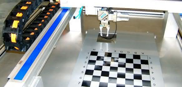 Schach spielender Portalroboter