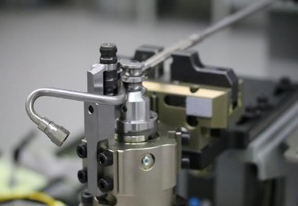 Tube bending machine