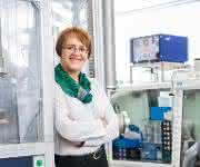 Prof. Dina Fattakhova-Rohlfing an ihrer Arbeitsstätte. (Bild: Forschungszentrum Jülich / Sascha Kreklau) Prof. Dina Fattakhova-Rohlfing an ihrer Arbeitsstätte.