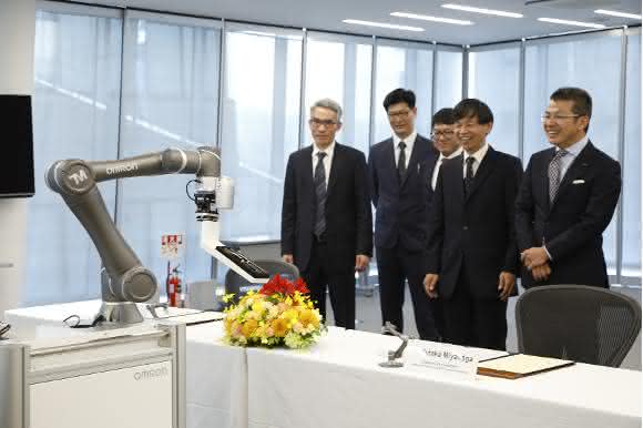Omron and Techman Robot cooperate on collaborative robots