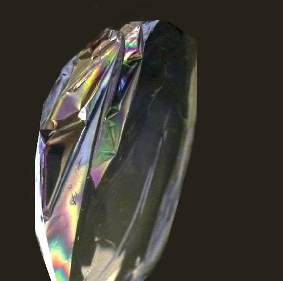 Film aus Chitosan. Die Filmbildung ist wichtig beim Schlichten der Garne. (Bild: Fraunhofer IGB)