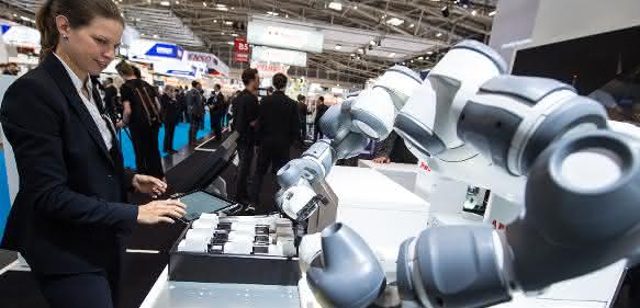 Fachverband VDMA Robotik + Automation meldet Rekordumsatz und zeigt auf der Automatica 2018 erstmals einen OPC UA Demonstrator.