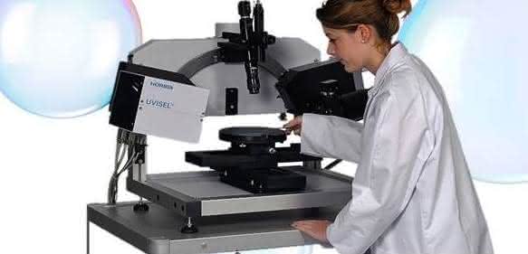 Einsatz einer Doppelmodulationstechnik zur Erhöhung der Messgenauigkeit bei der Uvisel-Reihe von Horiba Scientific. Analysegerät der Uvisel-Reihe von Horiba Scientific.