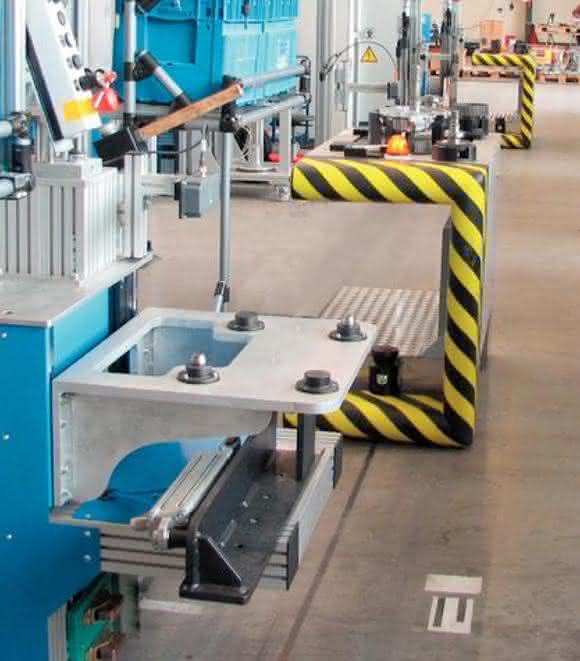Wirtschaft + Unternehmen: Bär auf der Logimat